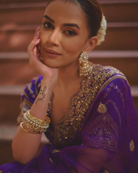 Komal Pandey Outfits, Komal Pandey, Indian American, Saree Trends, Indian Outfit, Indian Fashion Dresses, Indian Fashion, North America, Fashion Dresses