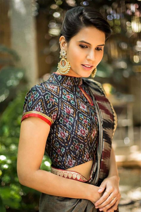 Types of blouse design in India - High neck blouse Designer Blouse Patterns Unique, Neck Blouse Designs, Latest Blouse Designs, Blouse Designs High Neck, Cotton Blouse Design, Saree Blouse Neck Designs, Blouse Back Neck Designs, Sari Blouse Designs, Saree Blouse Patterns