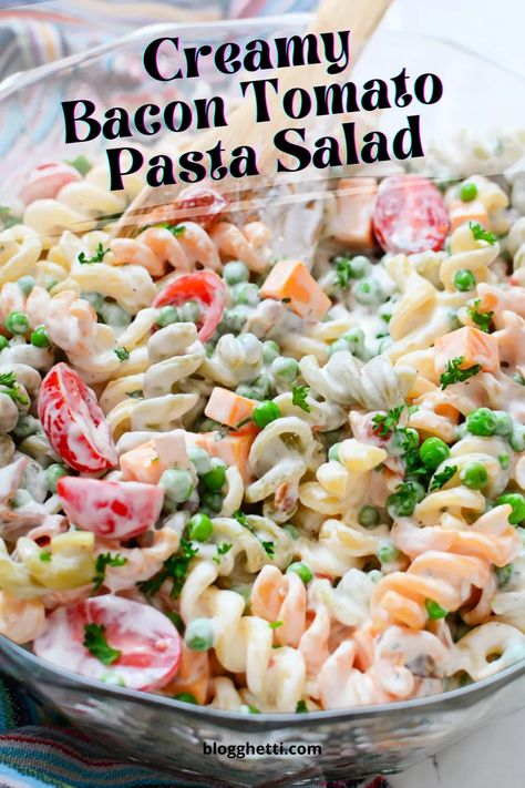 Love BLTs? You'll love this Creamy Bacon Tomato Pasta Salad with the flavors of the classic BLT. It's a perfect salad for summertime entertaining or as an easy weeknight dish. It takes no time at all to make this delicious salad! Add chicken to make it a meal or serve as a side to grilled burgers. Great to bring to potlucks, BBQs, and more. Bacon Tomato Pasta, Bacon Pasta Salad, Bacon Ranch Pasta, Tomato Pasta Salad, Bacon Ranch Pasta Salad, Creamy Pasta Salads, Cold Pasta Salad Recipes, Perfect Salad, Ranch Pasta Salad