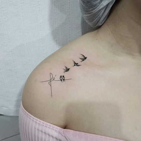 Anklet Tattoos For Women, First Tattoo Ideas, Tiny Bird Tattoos, Bird Tattoos For Women, Cute Tattoos On Wrist, Small Girly Tattoos, Hand Tattoos For Girls, Mom Tattoo Designs, Clover Tattoos