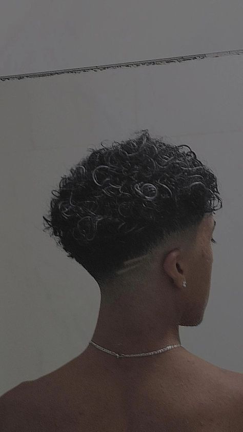 Low Fade Curly Hair, Curly Hair Designs, Fade Haircut Designs, Fade Haircut Curly Hair, Low Taper Fade Haircut, Taper Fade Curly Hair, Male Haircuts Curly, Haircut Selfie, Photo Hijab