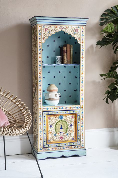 Cream Bookshelves, Bathroom Design Rustic, Kitchen Design Vintage, Kitchen Design Boho, Modern Wall Decor Ideas, Painted Bookshelf, Urban Bathroom, Coastal Bathroom Design, Ian Snow