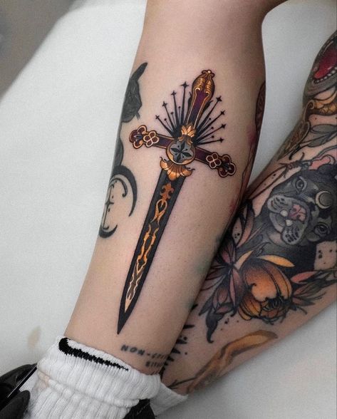 Dark Tattoo Designs, Gotik Tattoo, Muster Tattoos, 4 Tattoo, Tatuaje A Color, Dagger Tattoo, Dark Tattoo, Dream Tattoos, Dope Tattoos