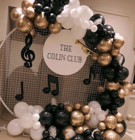 Party Decor Black And Gold, Black And Gold Balloon Arch, Black And Gold Balloon Garland, Festa Rock Roll, Gold Balloon Arch, Music Party Decorations, Birthday Cake Roses, Gold Balloon Garland, Jazz Party