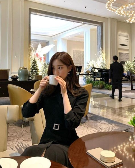 Hotel Outfit Ideas, Asian Business Women, Ceo Woman, Ceo Girl, Korean Hairstyles, Rich Girl Aesthetic, Korean Aesthetic, Korean Girl Fashion, 가을 패션