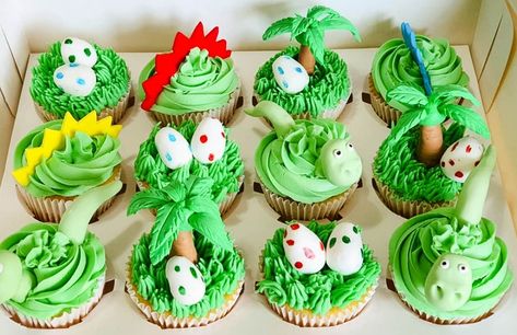 15 Dinosaur Cake Ideas Kids Will Love - Find Your Cake Inspiration Dinosaurs Cupcakes Ideas, Dinosaur Theme Cupcakes, Cupcakes Dinosaur, Dinosaur Baby Shower Cupcakes, Cupcake Dinosaur, Dinosaur Cupcakes Girl, Dinosaur Cupcake, Dinosaur Birthday Cupcakes, Dinasour Cupcakes Ideas