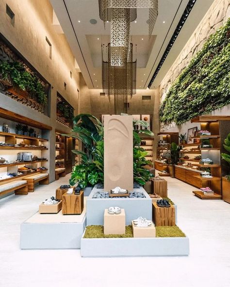 Birkenstock Steps into Miami's Design District with New Store Shoes Retail Design, Modern Miami, Grocery Supermarket, Retail Store Interior, Miami Houses, Store Interiors, Conference Design, Travertine Stone, Art Deco Architecture