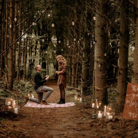 Fall Proposal Ideas, Wedding Proposal Ideas Engagement, Outdoor Proposal, Cute Proposal Ideas, Best Ways To Propose, Proposal Spots, Creative Proposals, Proposal Pictures, Ways To Propose