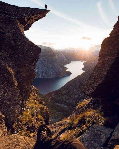 Definitely one of the better views in Norway 😅 a few years ago we were super lucky and had the famous Trolltunga all for us, what a place 🙌 Mountain Hiking Aesthetic, Trolltunga Norway, Norway Photography, Mountain Landscape Photography, Hiking Europe, Mountain Pictures, Beautiful Landscape Photography, Mountain Photography, Voyage Europe