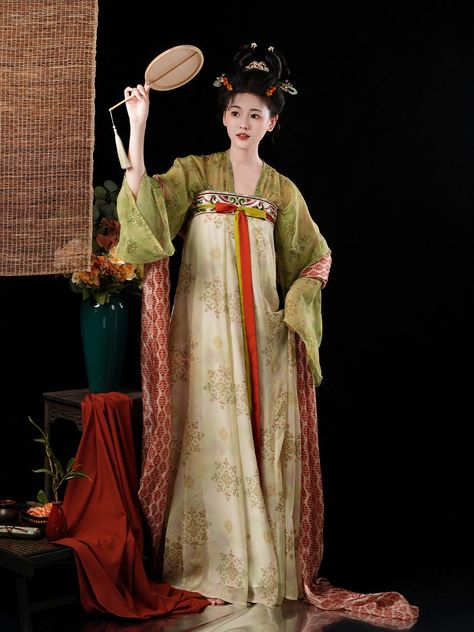 Hanfu Tang Dynasty, Tang Dynasty Clothing, Tang Dynasty Hanfu, Qing Dynasty Fashion, Qing Dynasty Clothing, Bamboo Grove, Chinese Traditional Clothing, Tang Dynasty, Chinese Wedding