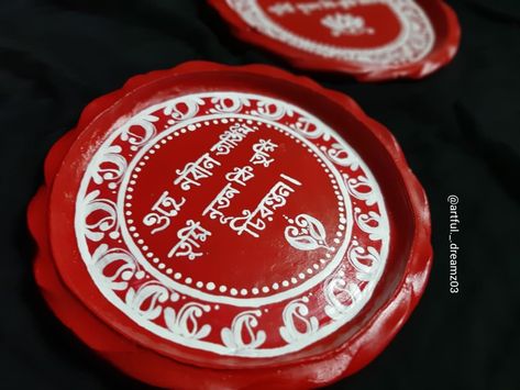 #kolka #kalka #aesthetic #clayplatepainting #clayplate #bengaliart #creative #alpona #acrylicpainting #drawing #red #handpainted #traditional Kalka Design, Oil Pastel Colours, Alpona Design, Bridesmaid Photoshoot, Bengali Art, Clay Plates, Fabric Paint Designs, Pastel Colours, Hand Painting Art