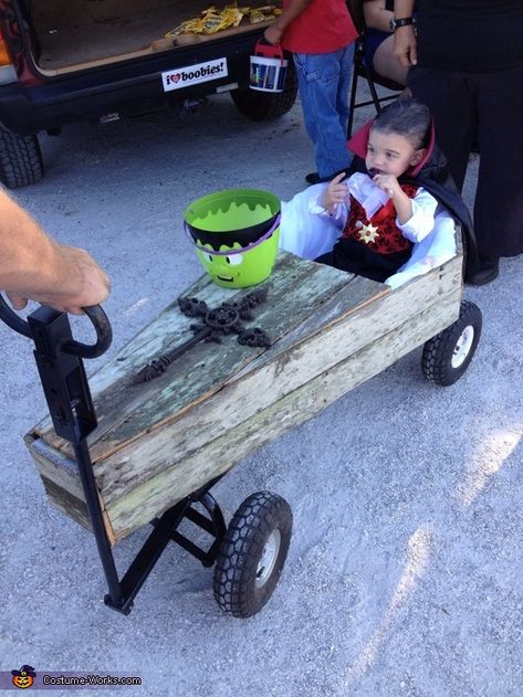 Coffin Wagon Halloween, Best Diy Costumes, Diy Coffin, Baby Halloween Costume, Halloween Coffin, Costume Works, Halloween Costume Contest, Trunk Or Treat, Halloween Stuff