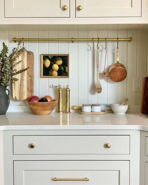 Moore House, Devol Kitchens, Kitchen Farmhouse, Home Inspo, Kitchen Photos, Decoration Inspiration, Cottage Kitchen, White Cabinets, Modern Family