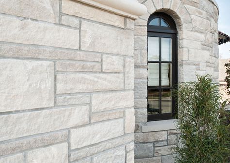 Silvertip Limestone | Select Stone Limestone House Exterior, Limestone Veneer, Ashlar Pattern, Indiana Limestone, Limestone House, Veneer Texture, Stone Exterior Houses, Natural Building Materials, Exterior House Remodel