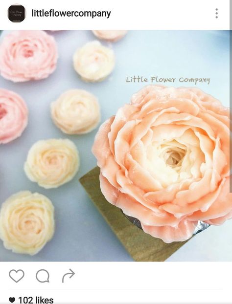 Korean Buttercream Recipe, Glossy Buttercream, Cupcake Icing Designs, Gum Paste Flowers Cake, Buttercream Flowers Tutorial, Korean Buttercream, Korean Buttercream Flower, Frosting Flowers, Whole Cake