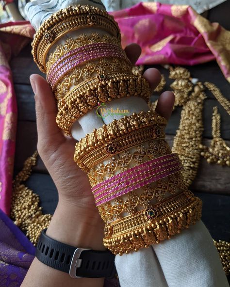 Temple Bangles, South Indian Bridal Jewellery, Gold Bangles Indian, Bridal Jewelry Sets Brides, Indian Wedding Jewelry Sets, Bride Jewelry Set, Bridal Jewels, Gold Bangles For Women, Bridal Design