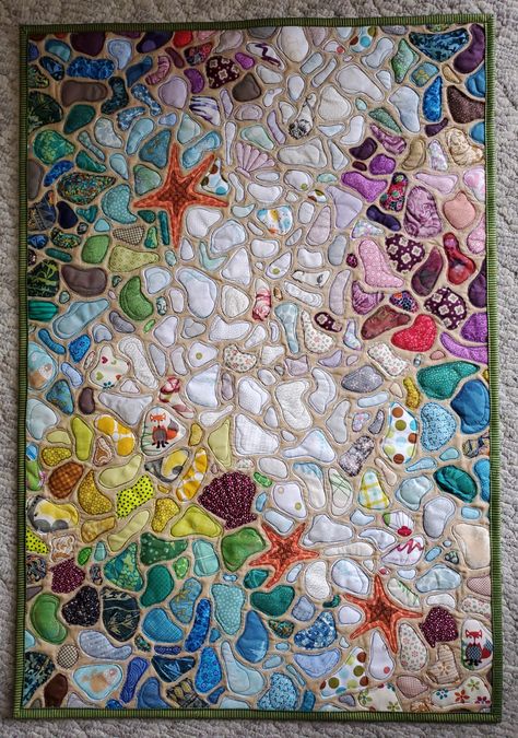 Sea Glass Wall Hanging, Exhausted Octopus Sea Glass Quilt, How To Make Sea Glass Quilts, Quilting Projects Ideas Fabric Scraps, Cool Quilt Ideas, Scrap Glass Ideas, Sea Glass Quilt Tutorial, Modern Applique Quilts, Seaglass Quilt Tutorial