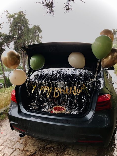 19th Birthday Party Decorations, Car Birthday Pictures, Birthday Celebration In Car Ideas, Birthday Celebration In Car, Decorate Car For Birthday, Car Bday Decorations, Car Trunk Birthday, Bday Decoration In Car, Car Surprise Ideas