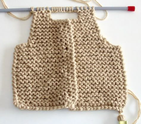 Easy Knit Vest Pattern Free, Crochet Vest Tutorial, Baby Gilet, Baby Knitting Patterns Free Newborn, Vest Tutorial, Baby Boy Knitting Patterns Free, Knit Vest Pattern Free, Easy Baby Knitting Patterns, Boys Knitting Patterns Free