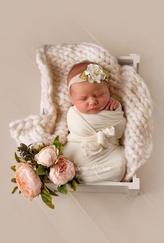 Portret Feminin, Foto Newborn, Newborn Baby Photoshoot, Adorable Newborn, Newborn Baby Photos, Baby Sleep Problems, Foto Baby, Newborn Shoot, Newborn Baby Photography