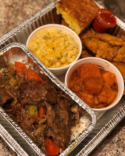 That Betty Plates Place ❣️ on Instagram: “Text to order 📲 312-568-9670 pot roast dinners and #SoulPans still available 😋 pans includes: Fish, jerk or regular pot roast, two sides &…” Pot Roast Dinner Plate, Pot Roast Plate, Dinner Sale Ideas, Selling Plates Of Food From Home Ideas, To Go Plates Food Ideas, Plates Of Food To Sell, Pot Roast Meals Sides, Soul Food Plates For Sale, Lunch Plate Ideas