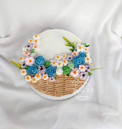 Basket Cake Design, Cake Animals, Flower Basket Cake, Birthday Cake Roses, Cake Roses, Basket Cake, Floral Cakes, Decorating Frosting, Aesthetic Cake