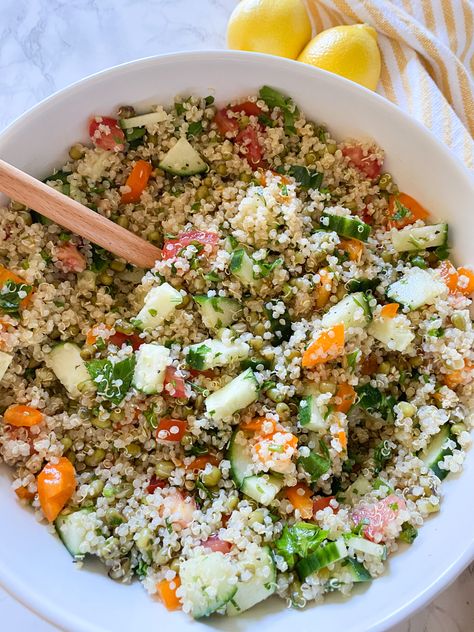 Copycat Costco Quinoa Salad - Live Simply Healthy Costco Salad, Costco Quinoa Salad, Gluten Free Quinoa Salad, Mung Bean Salad, Costco Recipes, Cheesy Broccoli Rice Casserole, Salad Copycat, Cheesy Broccoli Rice, Low Carb Salads