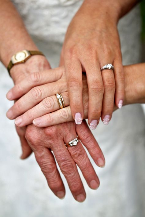 Generation Wedding Pictures, Wedding Photos Of Rings, Sister Ring, Generation Pictures, Wedding Photo List, Wedding Ring Pictures, Generation Photo, Family Wedding Photos, Wedding Post