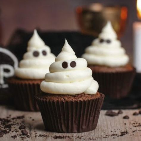 Halloween Cupcake Recipe, Cupcake Recipe Ideas, Monster Mash Party, Vegan Halloween Food, Tårta Design, Halloween Torte, Halloween Food Cupcakes, Dessert Halloween, Postres Halloween