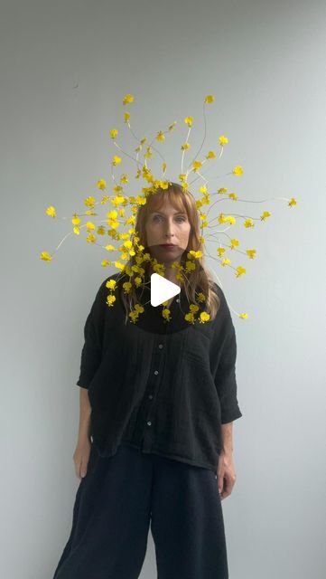 SUE MCLEARY on Instagram: "Thankful for florist friends who understand the ups, downs, and realities of running a small creative business. @jcostellodesigns is one of these favorites and she cheered me up this week by giving me some oncidium that were leftover from one of her events. I flowered this floating face circlet and had a little fun. The frame is made with 12 gauge brass wire and the extensions are made with lengths of 20 gauge jewelry wire twisted around the frame, steadied with a bit of Uglu ( double sided adhesive ). I can see this idea applied to make sparkly, minimal holiday wreaths…maybe with delicate dried grasses or lunaria? An idea that I hope sparks something good for someone out there. ✨ . . . . . #flowercrown #flowercrowns #circlet #floralcirclet #floralfashion #floral Gauge Jewelry, Flower Headdress, Floating Head, Head Pieces, Cheer Me Up, Fashion Photography Inspiration, 12 Gauge, Jewelry Wire, Double Sided Adhesive