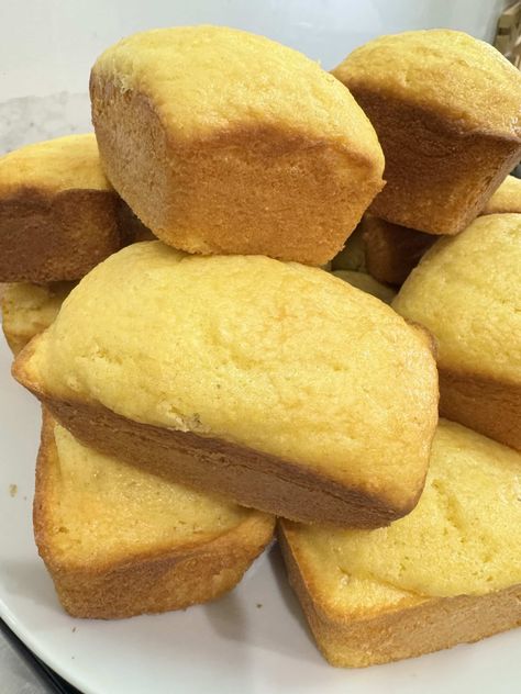 Boston Market Cornbread Cardamom Cornbread, Boston Market Cornbread Recipe, Sweet Cornbread Recipe, Copycat Boston Market Cornbread, Boston Market Cornbread, Cornmeal Scones Food Network, Copycat Famous Daves Cornbread Muffins, Perfect Cornbread, Famous Dave’s Cornbread Muffins