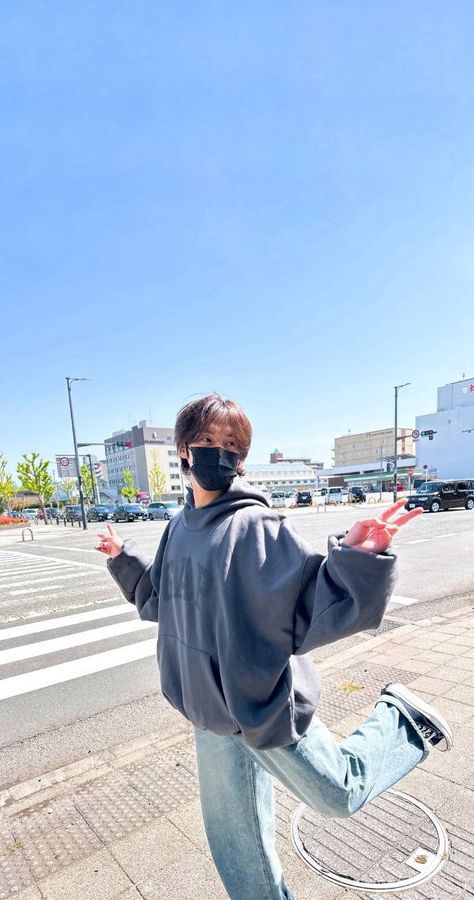 Stray Kids Outfits, Boyfriend Wallpaper, Fashion Top Outfits, I Know You Know, Ideal Man, Lee Know Stray Kids, Skz In Cute, Japan Photo, Tolu