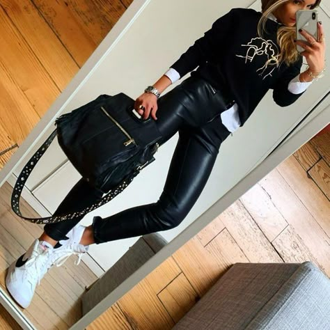 @lesfutiles✔️ | Instagram Vegas 2023, Outfits Leggins, Look Legging, Chique Outfit, Amazing Clothes, Black Leather Pants, Looks Street Style, Looks Chic, Edgy Outfits