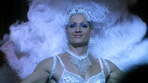 A cross dressing moment.   Smallville - Justin Hartley as Oliver Queen Clark Superman, Chloe Sullivan, Tom Welling Smallville, Justin Hartley, Tom Welling, Kristin Kreuk, Oliver Queen, Queen Dress, Falling In Love With Him