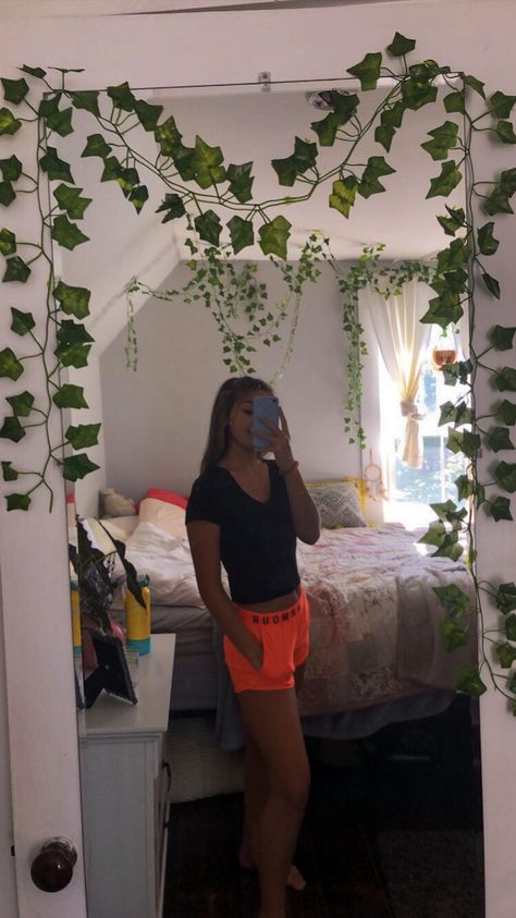 Vines Over Mirror, Mirror Vines Decor, Fake Vines Around Mirror, Vines Around Mirror, Vines On Mirror, Mirror Vines, Vine Room, Vines Plants, Vine Ideas