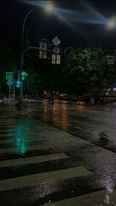 Chill Backgrounds, The Rain Aesthetic, Rainy Street, Rain Aesthetic, Rainy City, Rain Wallpapers, Dark Landscape, Night Rain, Rainbow Makeup