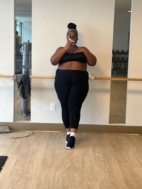 Yoga Outfit Black Women, Plus Size Workout Aesthetic, Plus Size Gym Aesthetic Girl, Plus Size Gym Girl, Plus Size Fitness Aesthetic, Fall Routine Ideas, Gym Outfits For Women Plus Size, Black Women Working Out, Gym Outfit Plus Size