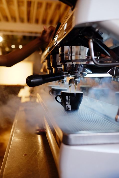 Coffee Shop Photography, Coffee Shot, Cappuccino Machine, Coffee Pictures, Coffee Photos, Italian Coffee, Coffee Photography, Coffee Cafe, Starbucks Coffee