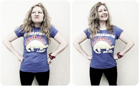 Get the simple no-sew trick I used to make my groovy dino t-shirt fit oh-so-much better with my how to no-sew upsize a t-shirt tute No Sew Refashion, Sewing Tshirt, Diy Fashion Trends, T Shirt Hacks, Make Your Own Shirt, Shirt Hacks, Sewing Shirts, Upcycle Shirt, Tshirt Refashion