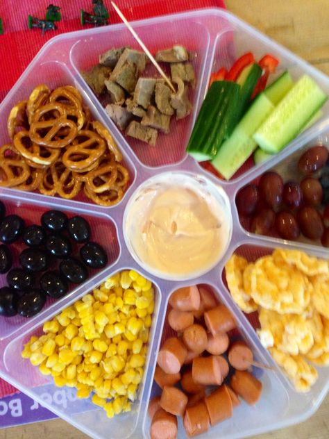 Savoury lunch monkey platter in a John Lewis chip n dip tuppaware container for picnics. Monkey Platter, Platter Inspiration, Brown Bag Lunch, Kid Snacks, Plate Ideas, Easy Halloween Food, Fussy Eaters, Toddler Food, Kids Food