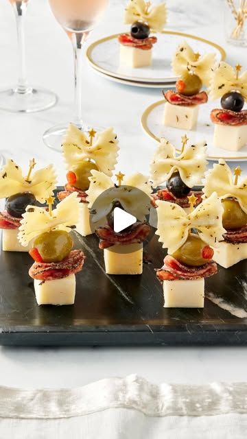 259K likes, 4,162 comments - thebakermama on December 16, 2023: "Bow-Tie Antipasto Bites are dressed to impress for Christmas, New Year’s Eve or any special occasion! 🤩🫒🧀 A bow tie, even in pasta form, is quite elegant and, when topping olives, salami, and cheese, quite delicious. RECIPE BELOW ⬇️ and in my Brilliant Bites cookbook! Comment “NYE” and I’ll DM you a link to the cookbook for more small bites and savvy sips inspiration! 🎉 #TheBakerMama #BrilliantBitesCookbook #BitesByTheBakerMa Ant Bites, Appetizer Sandwiches, Bowtie Pasta, Front Porch Christmas Decor Ideas, Porch Christmas Decor Ideas, Porch Christmas Decor, Front Porch Christmas, Easter Eggs Diy, Christmas Decor Ideas Diy