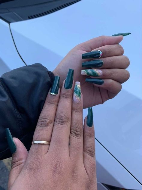 Dark Emerald Green Nails Design, Nail Designs Dark Green And Gold, Emerald Green Nails Acrylic Coffin Long, Teal And Gold Nails Acrylic, Dark Green Nails With Rhinestones, Emerald Green Dip Powder Nails, Dark Green With Gold Nails, Teal Nails Aesthetic, Dark Teal Prom Nails