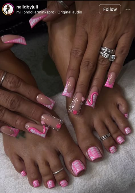 Baddie Nails Simple Long, Shirt Baddie Nails, Short And Long Nails Together, Short Vacation Nails Black Women, Pink Duck Nails Acrylic, Khiamonique Tattoo, Medium Junk Nails, Bad And Boujee Nails Short, Cute Freestyle Nails