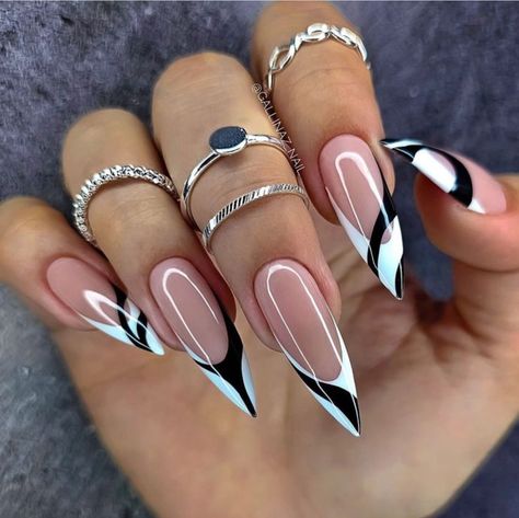 French Sharp Nails, Almond Shape Nail Inspo 2024, Side French Tip Nails, Stiletto Nail Designs, Stilleto Nails Designs, Classy Nail Designs, Fancy Nails Designs, Pointed Nails, Stiletto Nails Designs