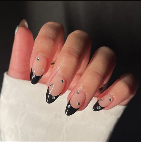 Black Simple Nails Almond, Black And White Nails Classy, Black Almond Nails French Tip, Black And Sparkle Nails, Black Acrylic Nails Almond, Black And White Nail, Black Almond Nails, Classy Acrylic Nails, Almond Acrylic Nails