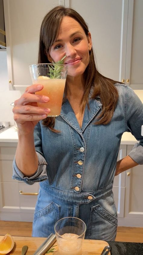 Jennifer Garner Body, Zach Bryan Concert Outfit, Jen Garner, Urbana Illinois, Lo Mein Recipe, Zach Bryan Concert, Summer Skin Care, Paloma Cocktail, Summer Skincare Routine