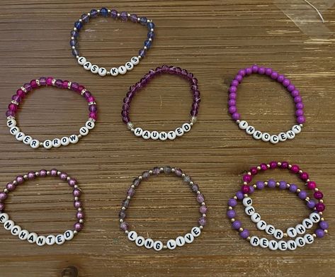 Taylor Swift Bracelets Speak Now, Speak Now Bracelet Ideas, Speak Now Songs, Purple Bracelet Ideas, Swiftie Jewelry, Bead Bracelet Words Ideas, Speak Now Bracelet, Speak Now Outfits, Last Kiss Taylor Swift