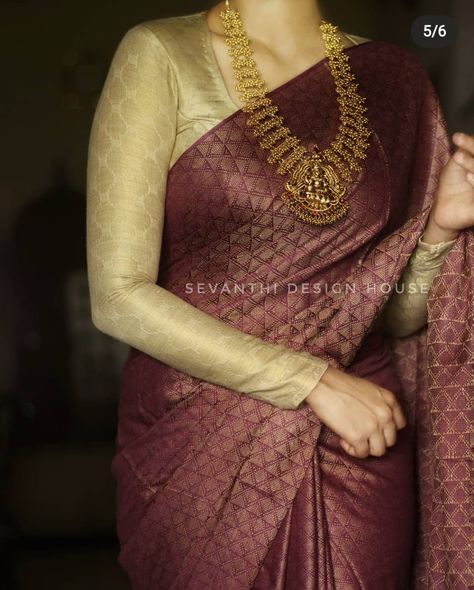 Maroon Saree Blouse Combination, Sarees Outfit, Saree Blouse Combination, Full Sleeves Blouse Designs, Full Sleeves Blouse, Brown Saree, Saree Pic, Plain Sarees, Maroon Saree