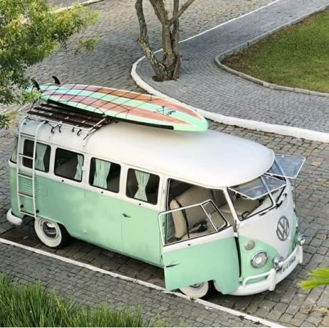 Combi Hippie, Vw Kampeerwagens, Vw Minibus, Kombi Motorhome, Van Vw, Volkswagen Vans, Kombi Home, Volkswagen Van, Vintage Vw Bus