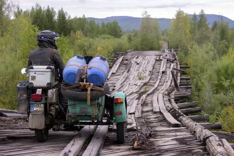 5 Artists on Ural Sidecars Riding 30,000 KM - YouMotorcycle Ural Bike, Motorbike Sidecar, Audi R8 Car, Ural Motorcycle, Car Wheel Cover, Motorcycle Camping Gear, Motorcycle Adventure, Car Wheels Diy, 1967 Mustang